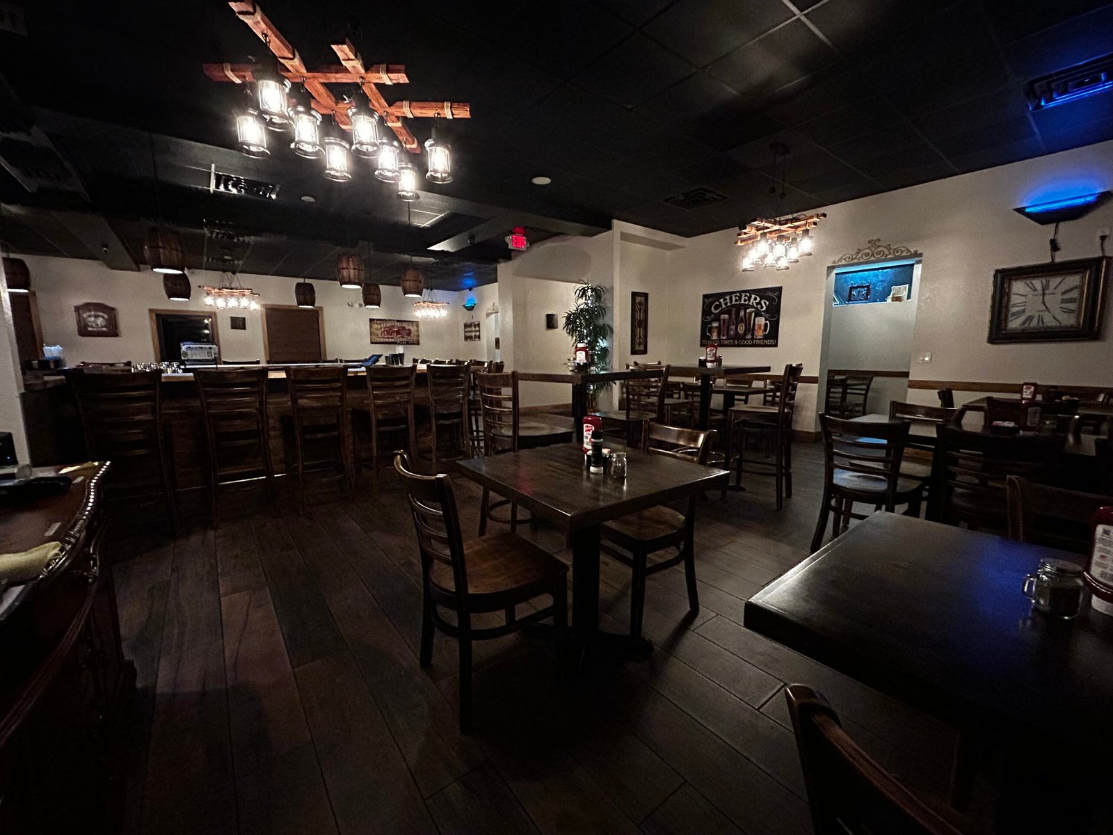 Clean restaurant dining area in Punta Gorda