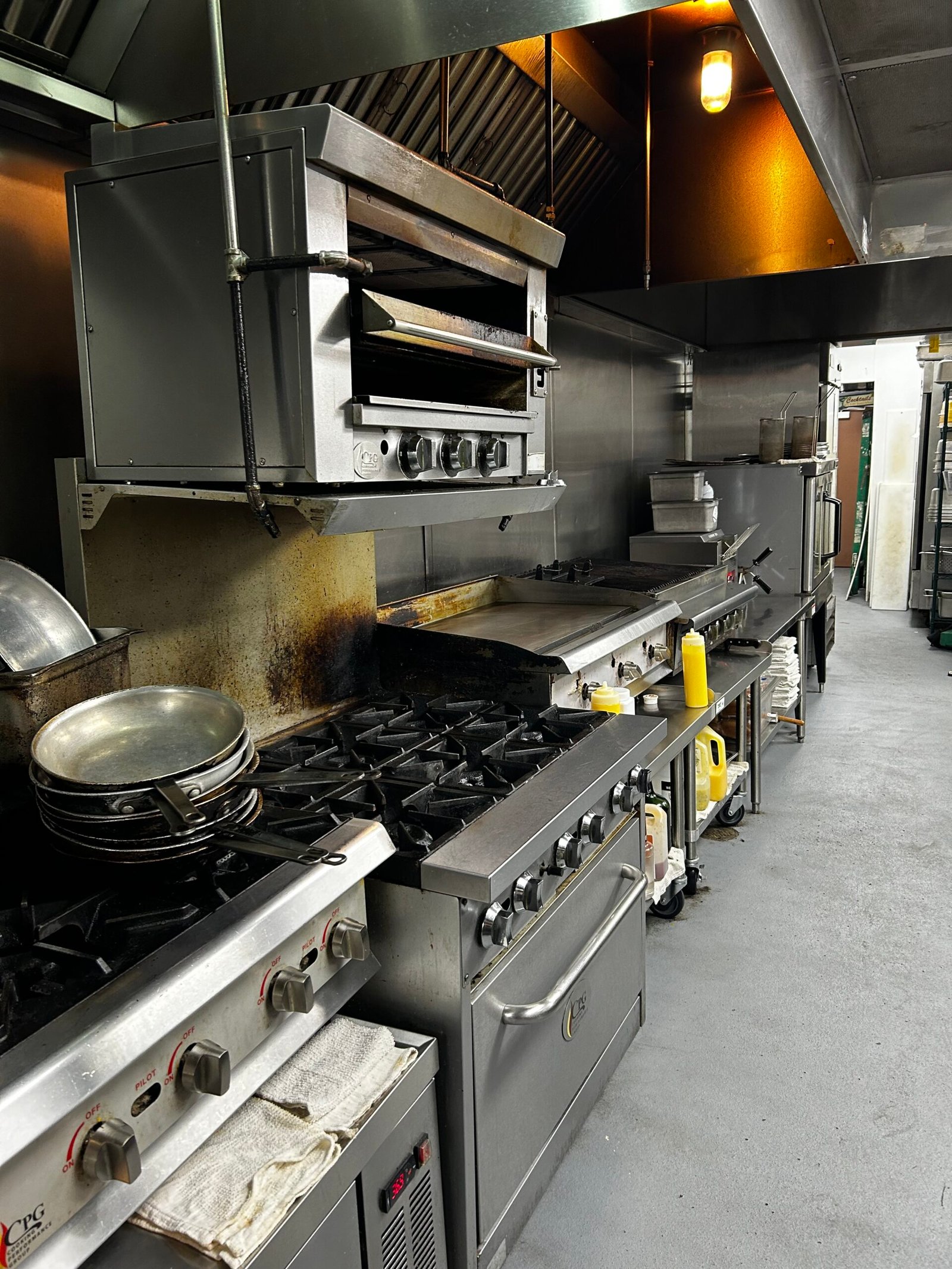 A deep cleaned commercial kitchen in Cape Coral by Be2Clean