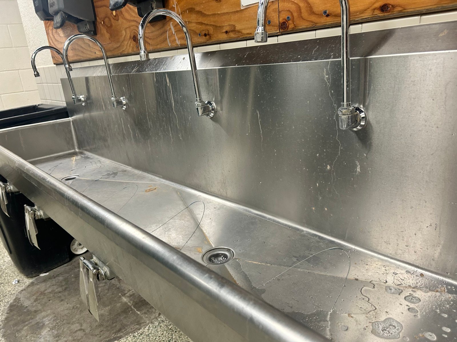 Dirty industrial hand washer before cleaning